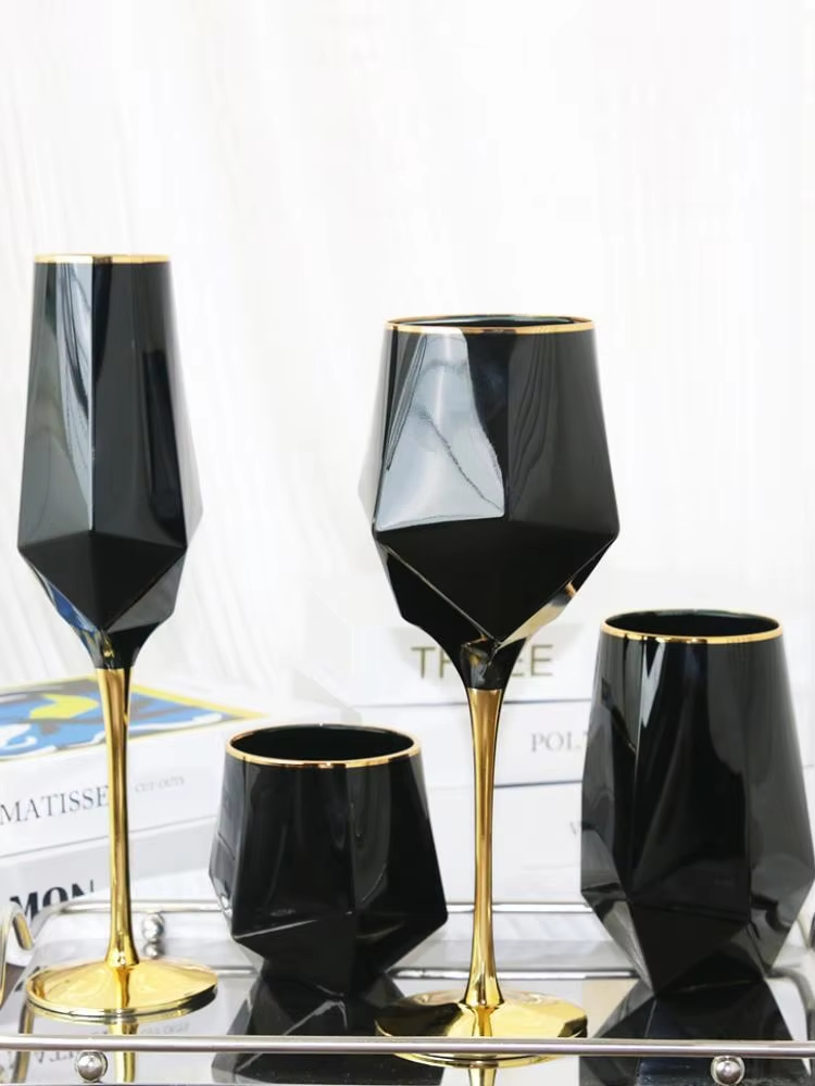 Copa de vino con borde dorado  - Wine Beer The Whiskey reseña y precio